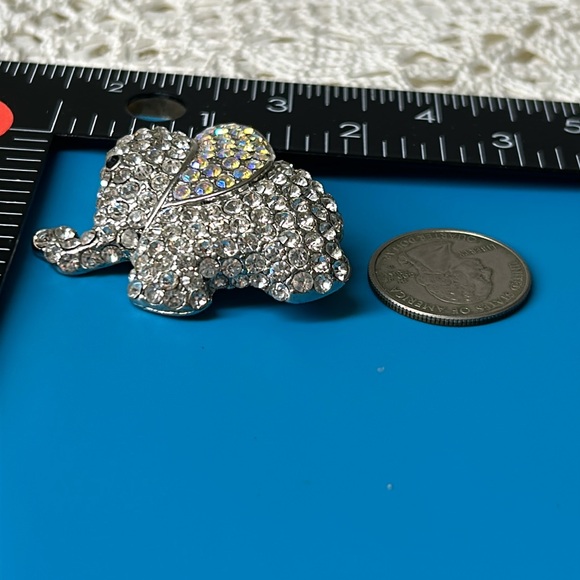 🖤Crystal rhinestones Elephant 🐘 brooch